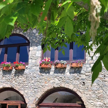 Hotel La Fonda Dels Pirineus Maçanet de Cabrenys Exterior foto