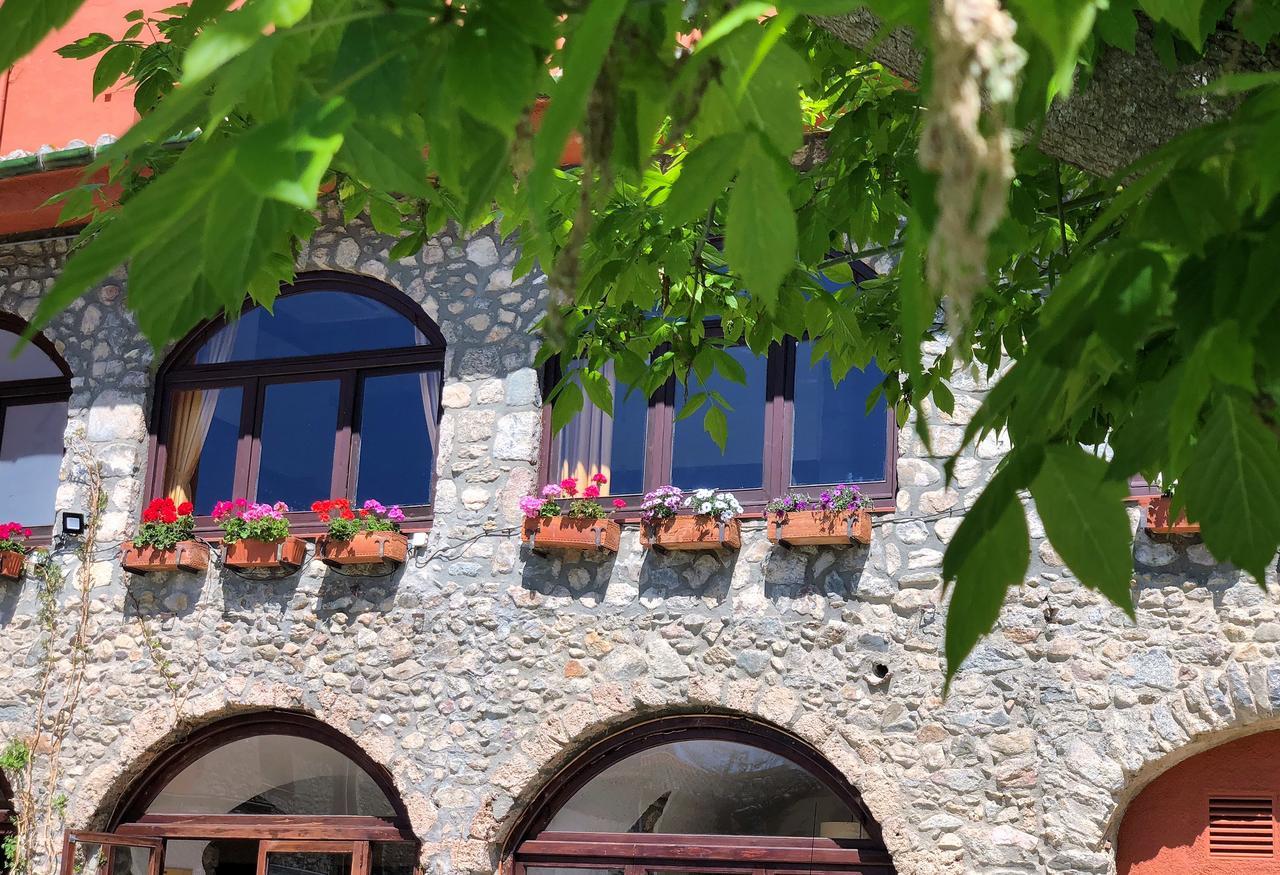 Hotel La Fonda Dels Pirineus Maçanet de Cabrenys Exterior foto